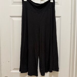 Black Crop Wide-Leg Pants